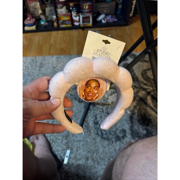 Studio selection, spa headband, wrap, scarf brushes, claw clips and more - Picture 13 of 16